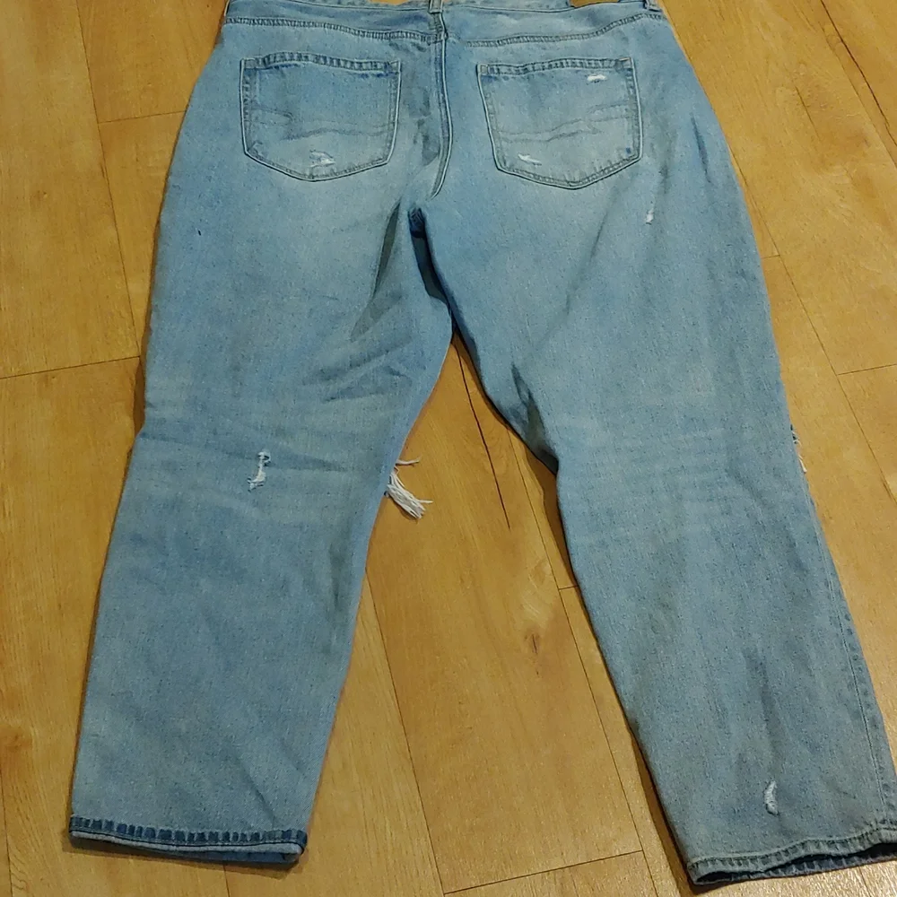 AE Ripped Mom Jean - Picture 7 of 10